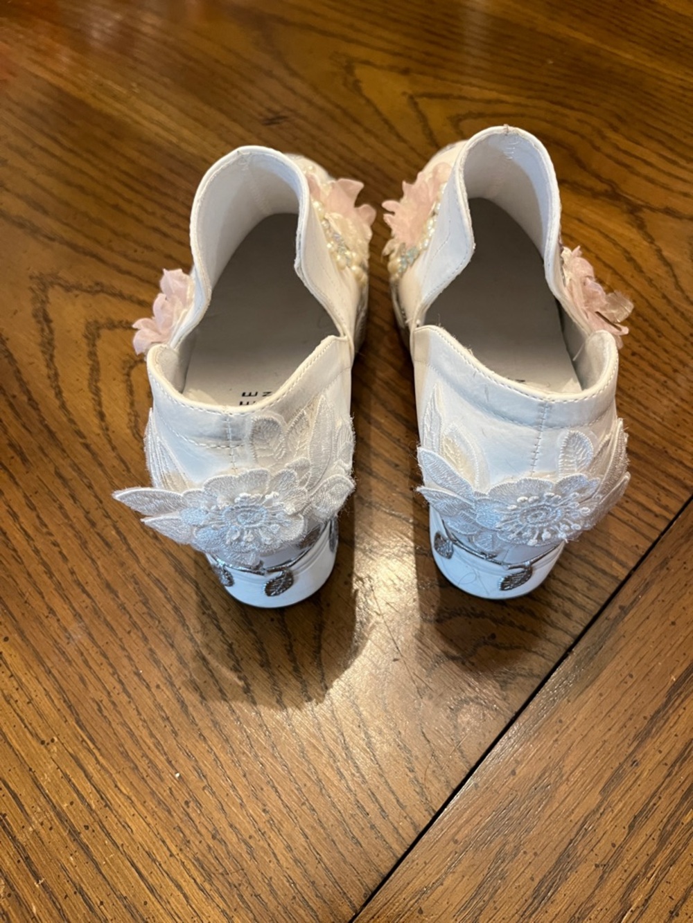 Journee Collection Floral Appliqué Slip-On Shoes, size 8 - Picture 3 of 15